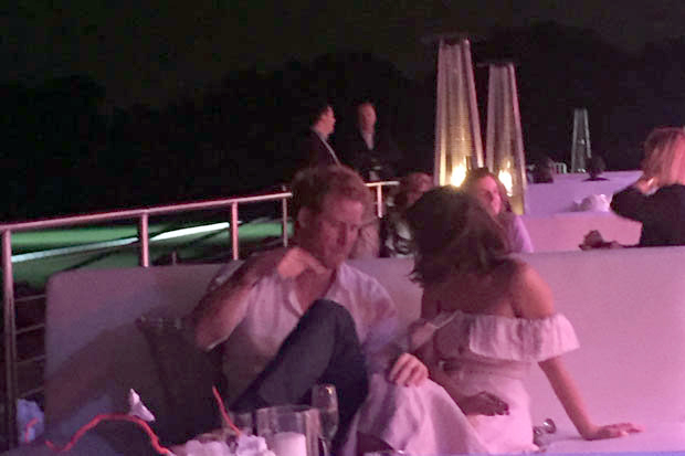 FOTO/ Princi Harry në lidhjen e radhës…, këtë herë me një aktore