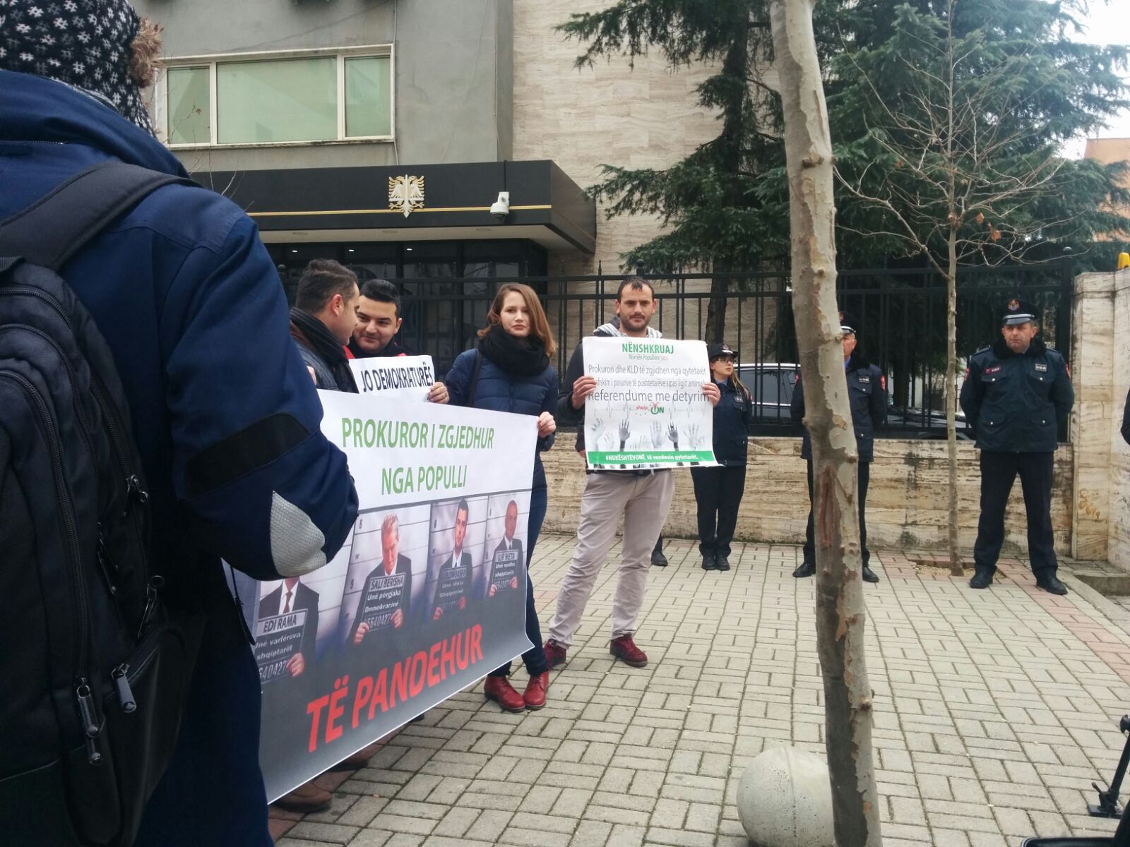 Prokurori me vote popullore/Protestë të Prokuroria e Përgjithshme