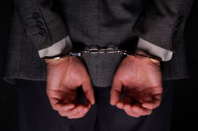 Kërcënonte të miturën të vidhte lekë në shtëpi e më pas t’ia jepte atij, arrestohet 40-vjeçari