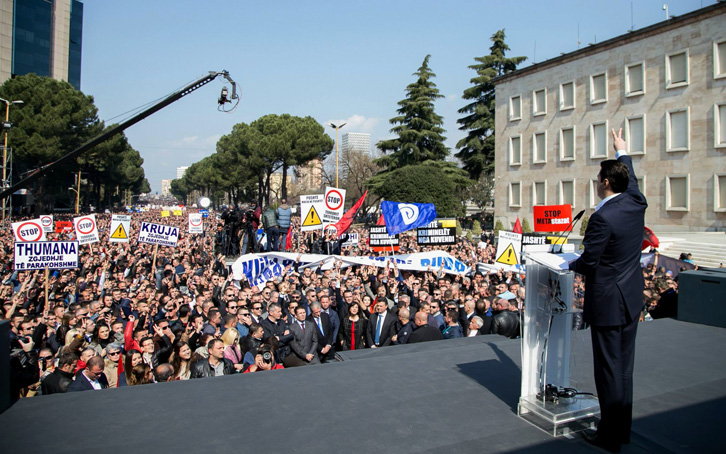 PROTESTA E PD/ Gratë dhe vajzat nesër në vijën e parë për të rrëzuar qeverinë e tenderave