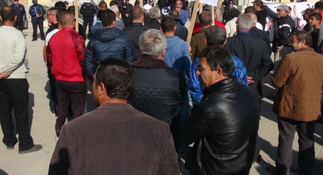 Tregtarët e rrobave të përdorura protestë para Bashkisë për gjobat