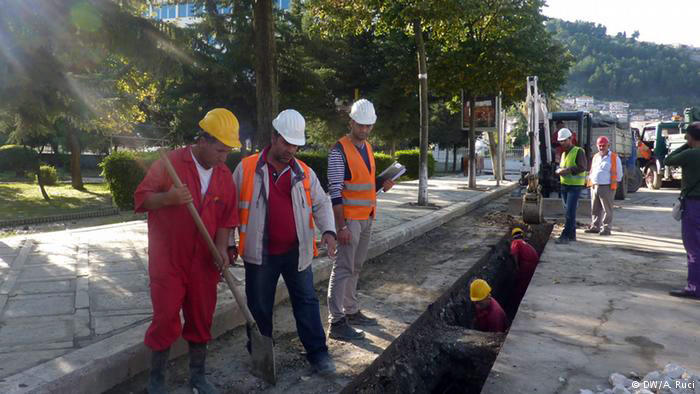 STUDIMI/ Ja pse dhe sa herë më të ulëta janë pagat në Shqipëri, krahasuar me rajonin dhe vendet e BE