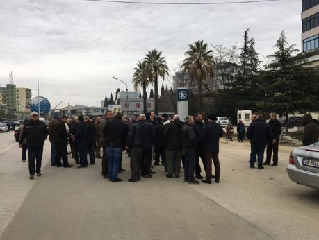 Punonjësit e naftës në Fier-Ramës: Nuk ka më të pasiguruar? Ne kemi 20 muaj në të zezë
