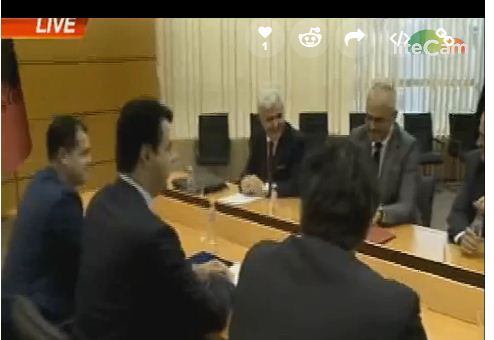 FOTO/ Publikohen pamjet e para nga takimi. Rama e Basha të qeshur