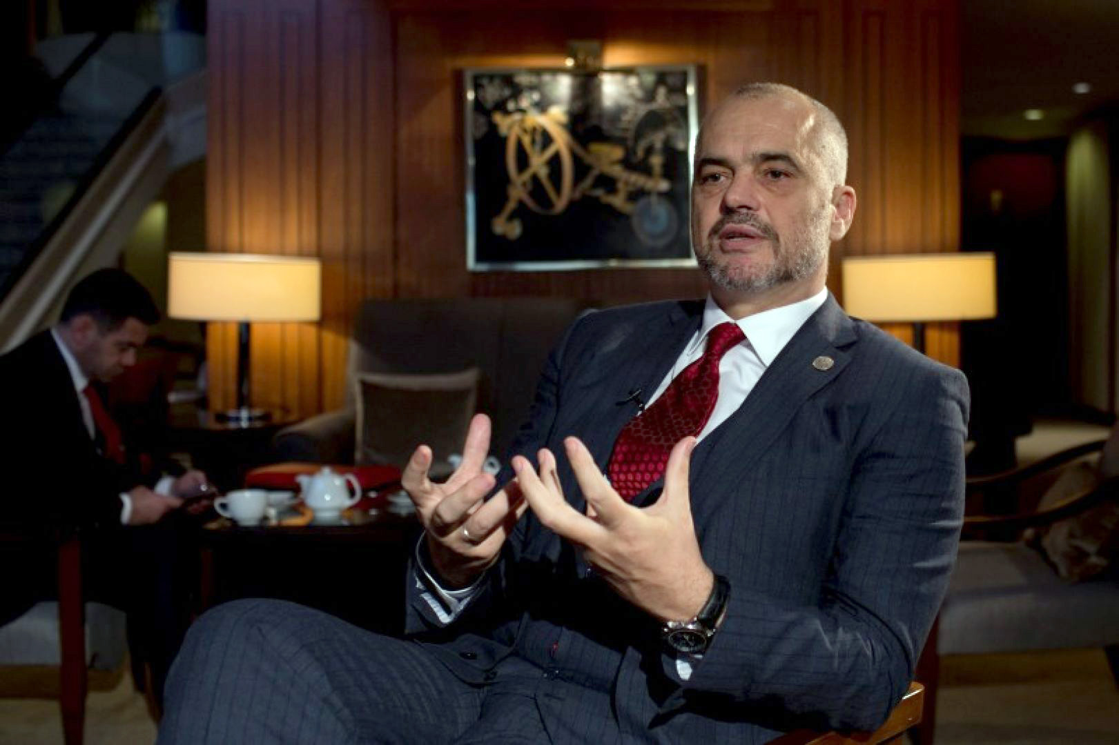 Edi Rama flet për gazetën zvicerane: Kaosi i Shqipërisë është disi joshës, si në Itali