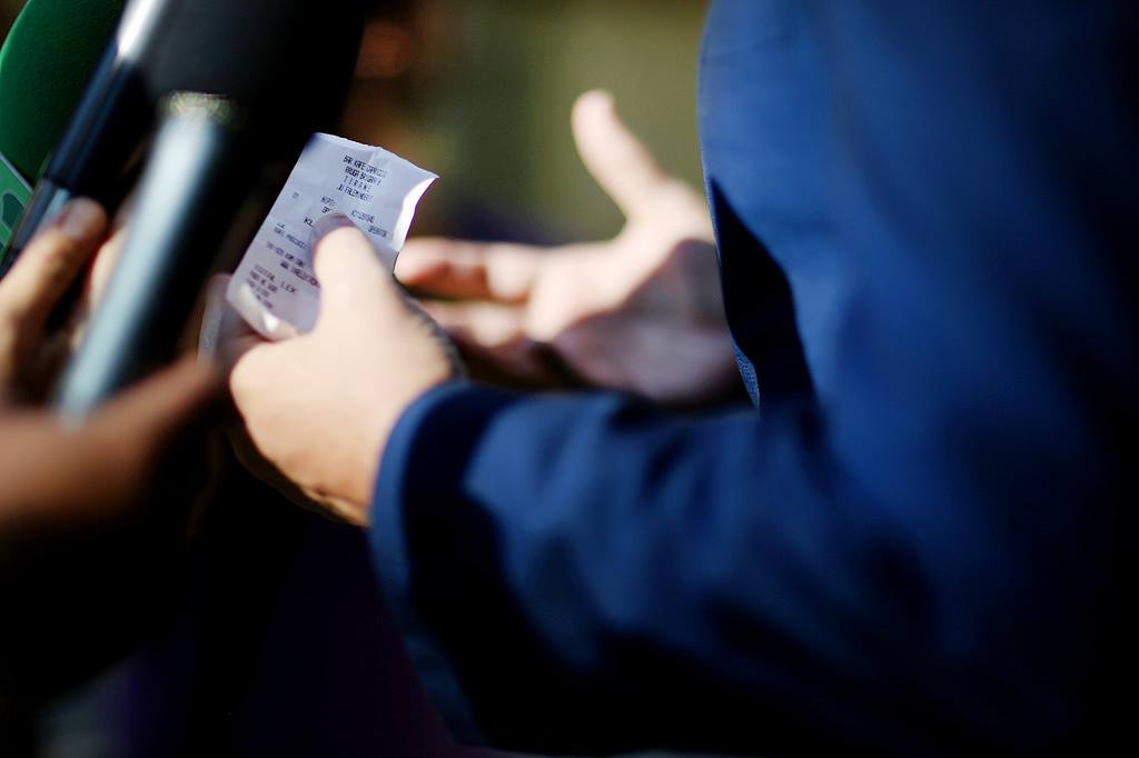 SHËNIM/ Po nuk i dhanë kupon tatimor, a do të ikë pa paguar Rama…?!