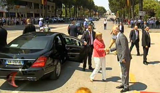 Kancelarja Merkel mbërrin në Tiranë