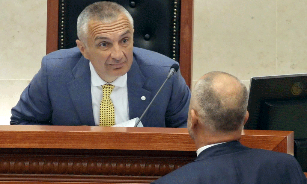 Meta menderos dhe poshtëron Ramën me ish-socialistin Manjani