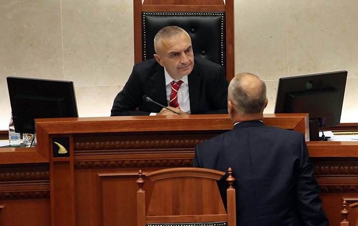 Meta bën ligjin edhe në dogana, anulon urdhrin e Ramës rikthen në detyrë zëvendësdrejtoren e LSI-së