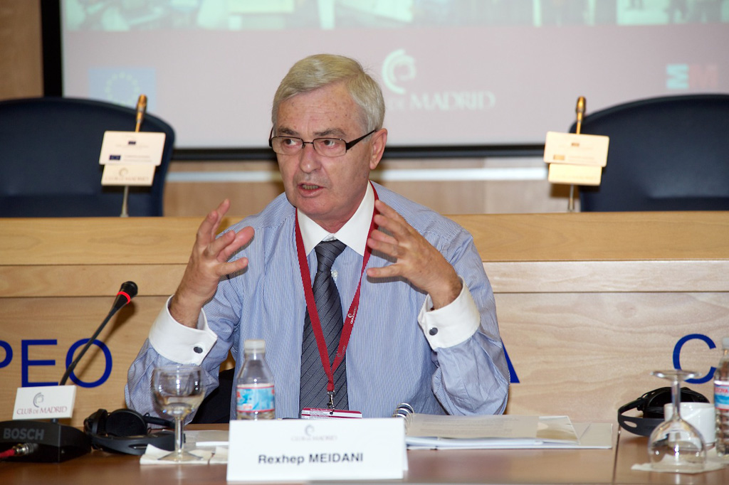 Ironizon Rexhep Meidani: Në gjysmën e mandatit duhet të ishin hapur 150 mijë vende të reja pune, gjysma e 300 mijëshes së premtuar