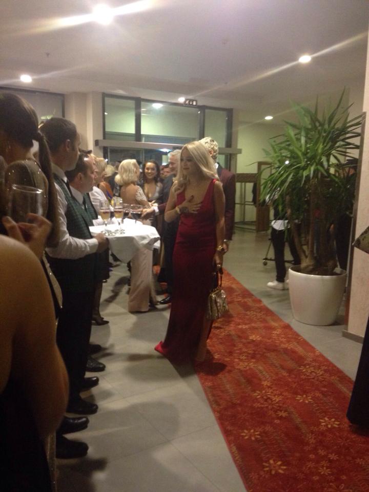 Rita Ora në Prishtinë, e ftuar në dasëm