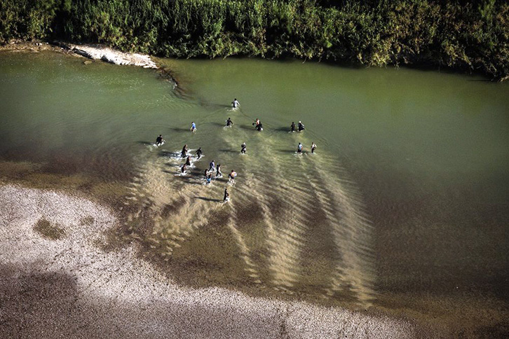 DOSJA/ “Alarmohen” autoritetet, klandestinët shqiptarë me not drejt SHBA