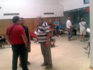 REPORTAZH/ Aksioni antinfomalitet apo drama e dyndjeve në QKR e ambulantëve që mezi nxjerrin bukës e gojës