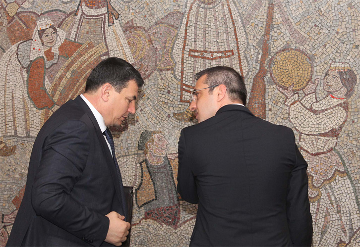 Edhe Çako refuzon përgjigje si Tahiri, Noka: Ky është kodi i mafias