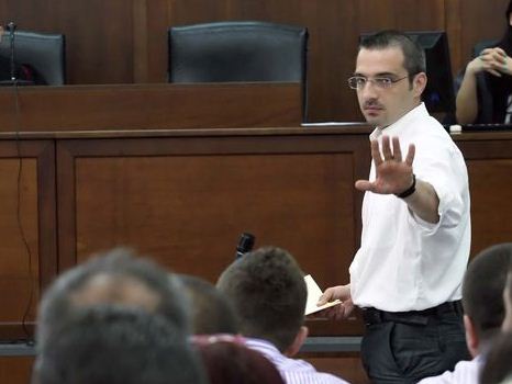 TENSION NE PARLAMENT/Saimir Tahiri: Oficeri Zagani përfitoi pronë në Orikum më 2013