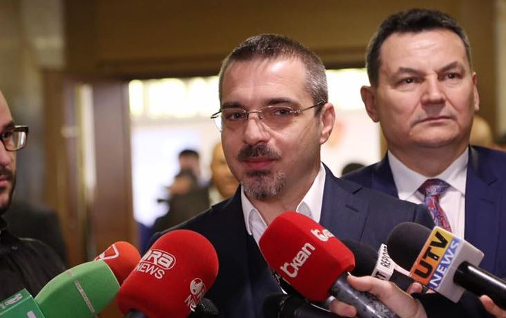 Ministri Tahiri premton gjetjen e personave që goditën gazetarin Fundo