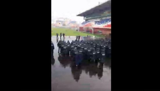 VIDEO/ Qindra policë në ‘Loro Boriçi’, blinohet stadiumi