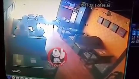 VIDEO +18/Seks në lokal për shkak të krizës
