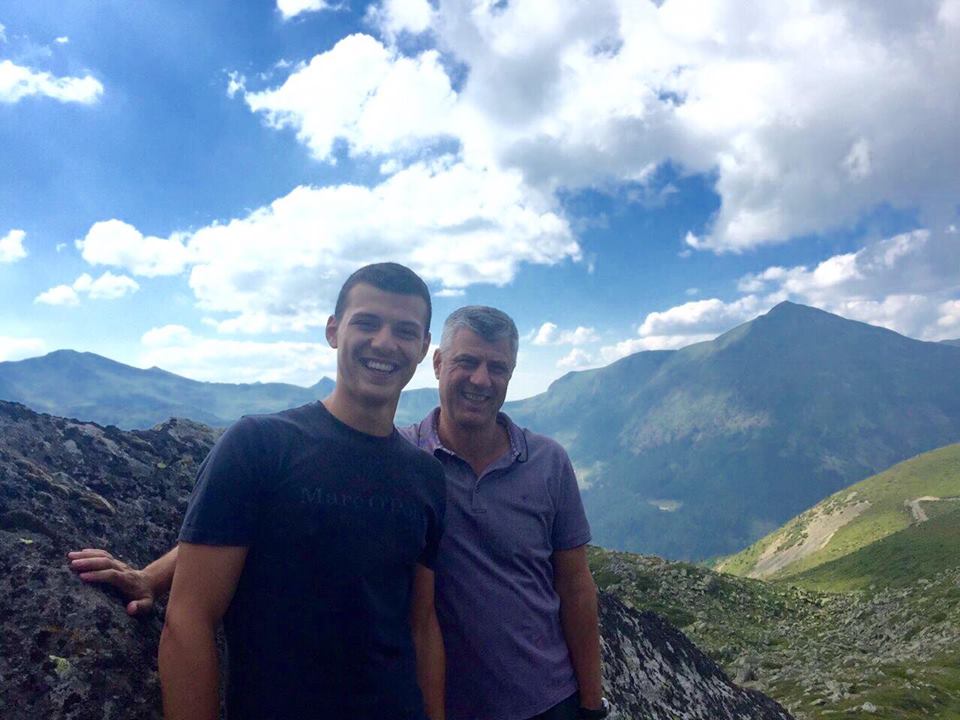 FOTO/Thaçi, tur me të birin në kompleksin alpin Tropojë-Pejë