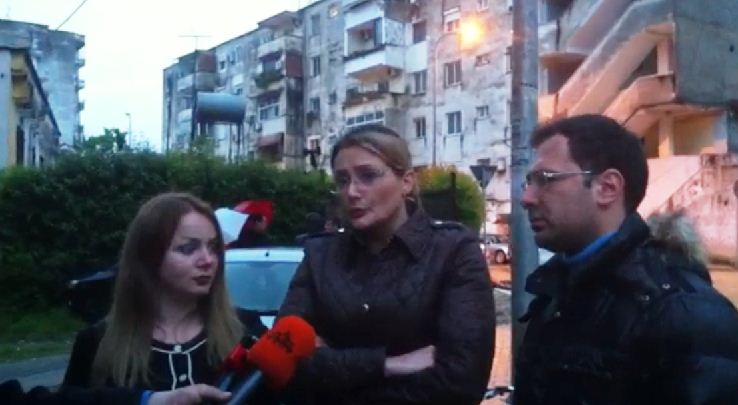 Këshilltarët e PD takojnë banorët e përmbytur në Tiranë: Bashkia inekzistente