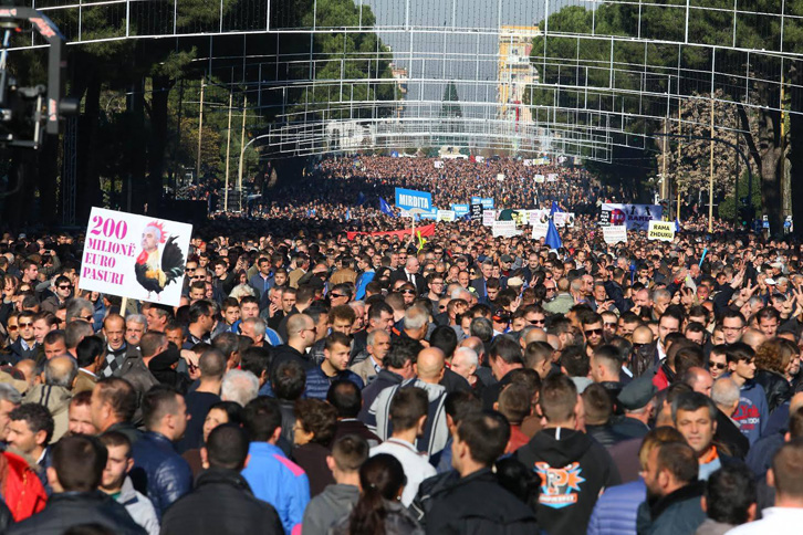 Mediat ndërkombëtare: Protesta në Tiranë kundër varfërisë