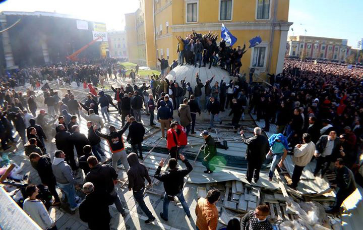 SHKËLZEN BERISHA/ 25 vjet pas rënies se komunizmit, vendi drejtohet nga fëmijët biologjikë të byroistëve