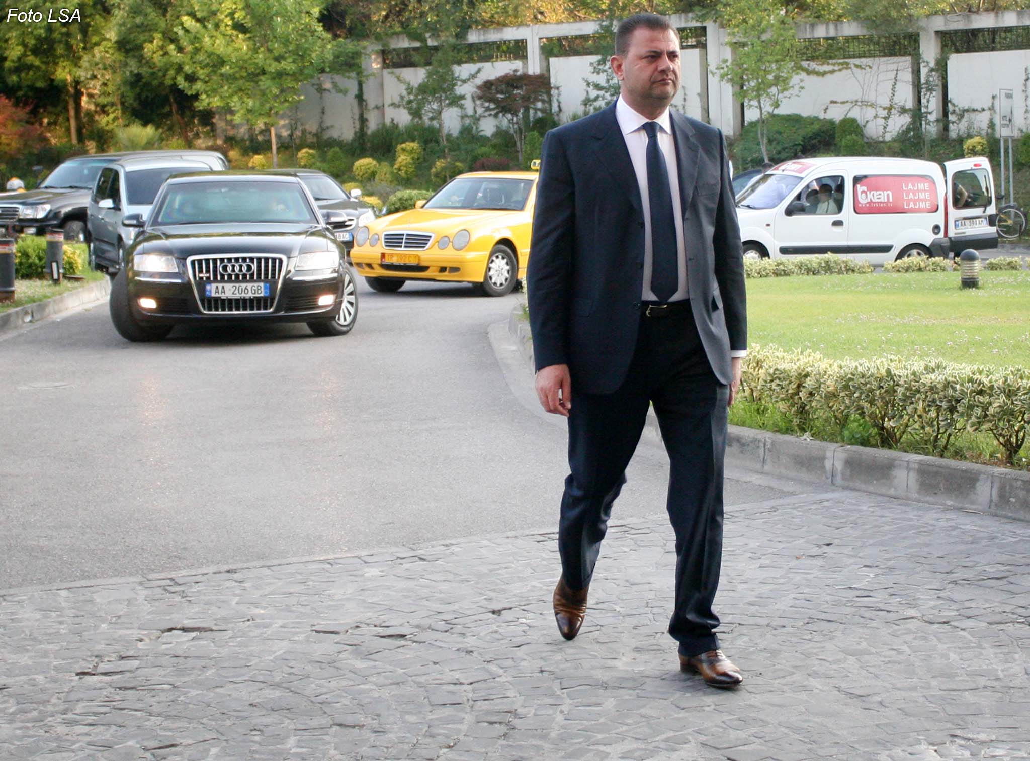 Djali i Tom Doshit dënohet me 40 ditë punë publike
