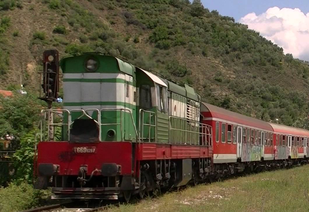E shtyp treni, vdes 70-vjeçarja