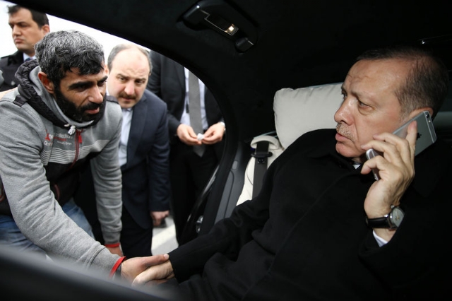 VIDEO/ Erdogan “hero”, shpëton të riun nga tentativa e vetëvrasjes