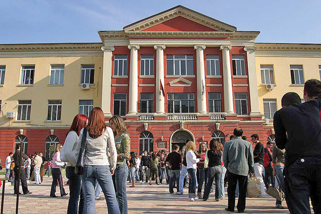 Bëhuni gati për kritere të reja për pranimet në universitete
