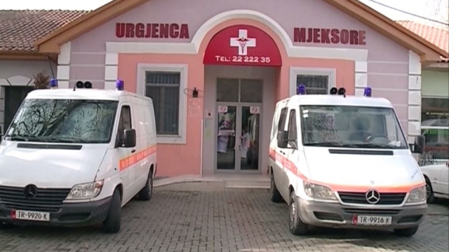 Mjekët kundër mbylljes së Urgjencës së Tiranës, kërcënojnë me grevë urie