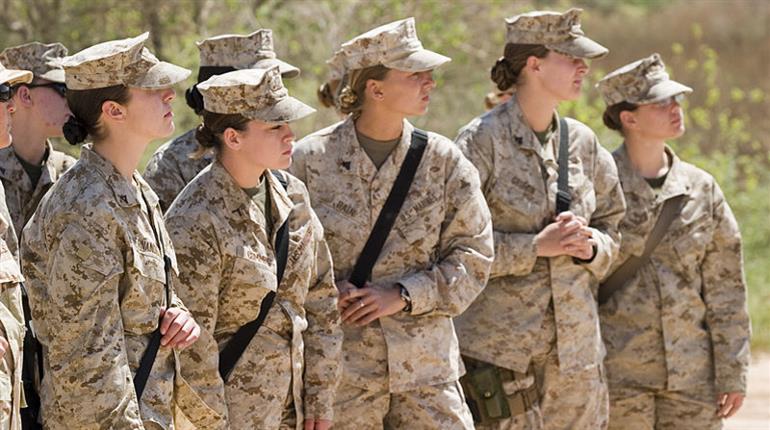 FOTO/ Skandali mes marinsave amerikane, publikohen fotografi nudo të ushtareve femra në rrjetet sociale