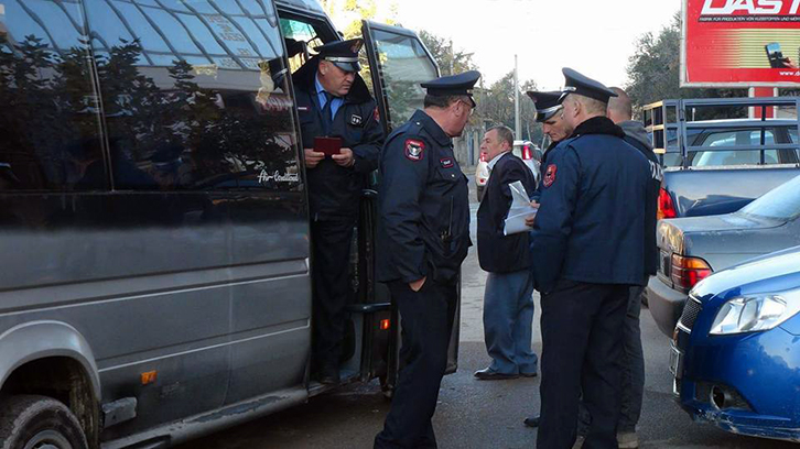 FOTO LAJM/ Policia e Vlorës “në krye të detyrës”, identifikon pjesëmarrësit në mitingun e PD-së