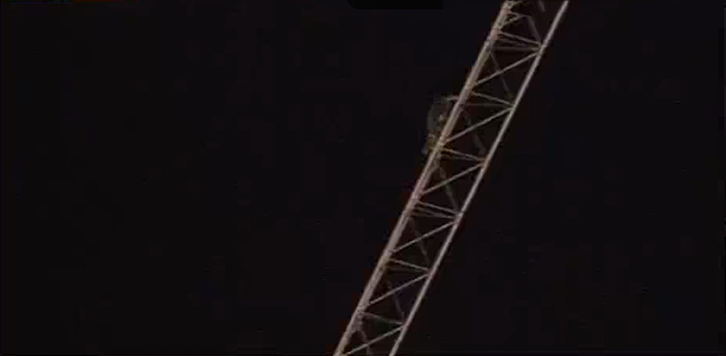 FOTO/ Tiranë, tenton të vetëvritet për herë të dytë ish-i përndjekuri politik, kërcënon të hidhet nga vinçi