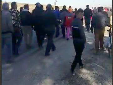 VIDEO/ Zharrëz, banorët bllokojnë rrugën, greva e urisë në ditën e gjashtë