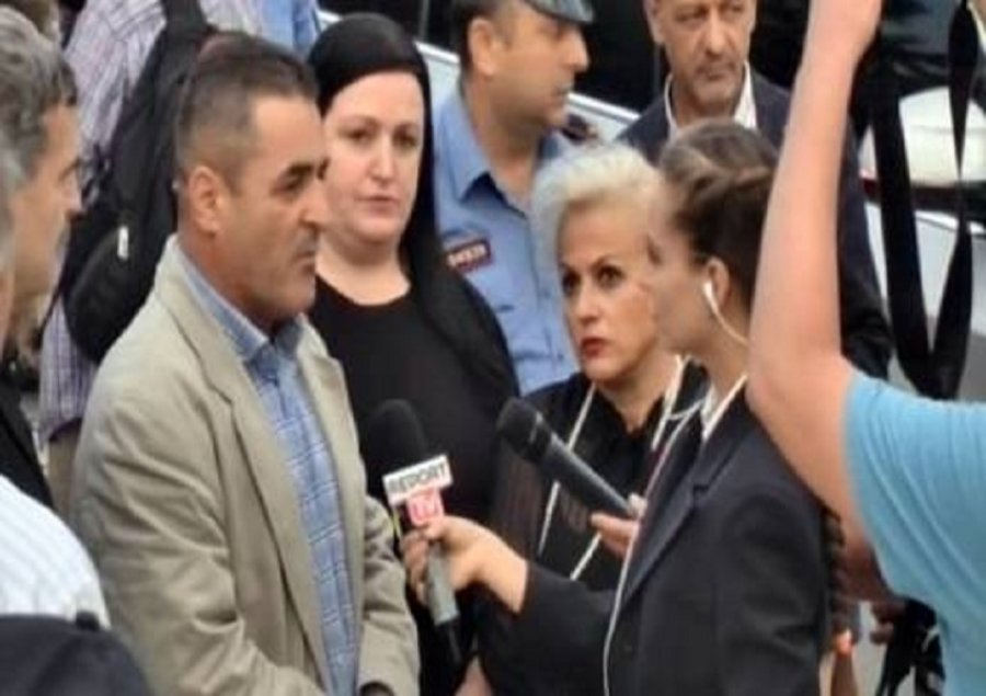 Ish-të përndjekurit para Kuvendit: Zgjedhja e Gramoz Ruçit në krye të Kuvendit, poshtërim!