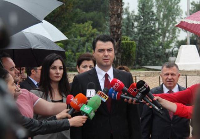 VIDEO/ Lulzim Basha, thirrje të fortë shqiptarëve nga Varrezat e Dëshmorëve