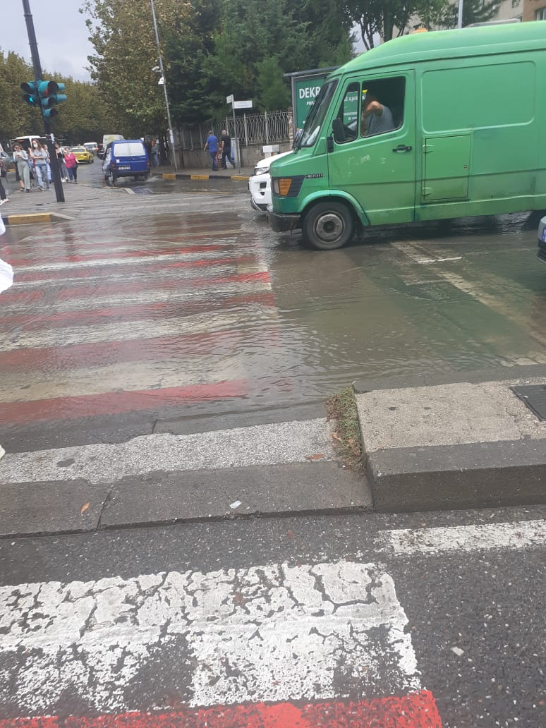 FOTO/Në dy ditë me shira, përmbyten rrugët kryesore të Tiranës