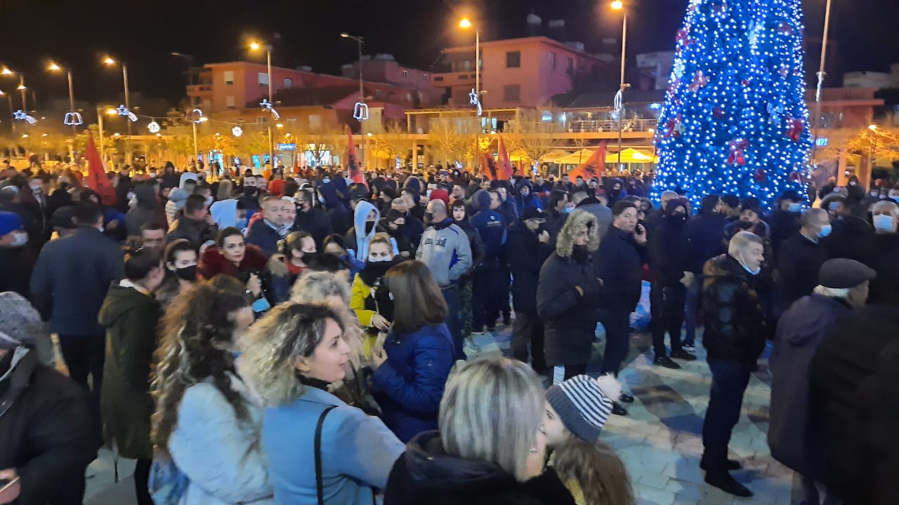 FOTO&VIDEO/ Protesta, ‘Lushnja nuk i nenshtrohet diktatures’