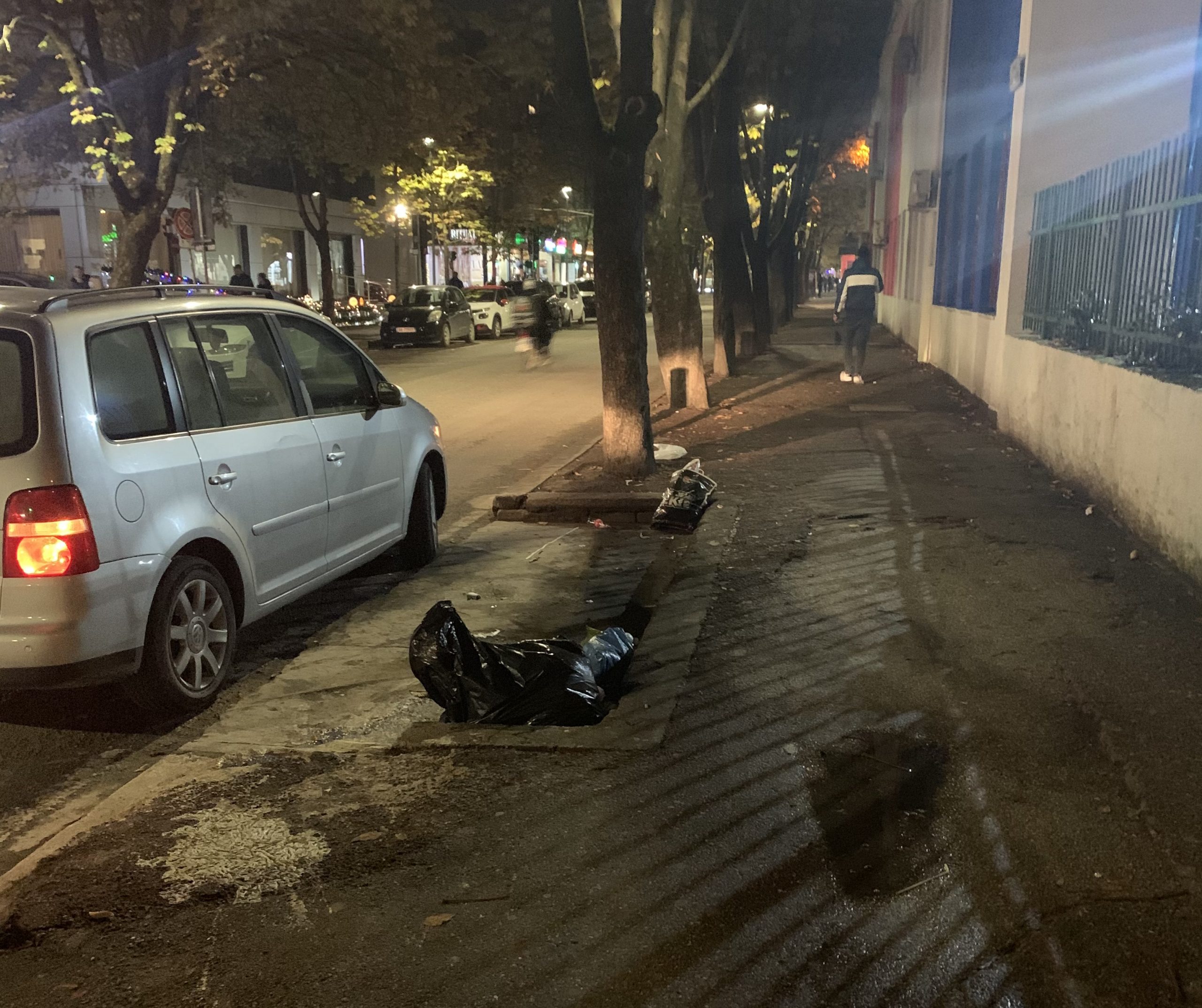 Bashkia fsheh kazanët e plehrave ne te gjitha rrugët kryesore