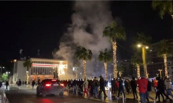 Protesta ne Durres dhe Pogradec, familjaret protestojne ne oret e vona per arrestimet e policise