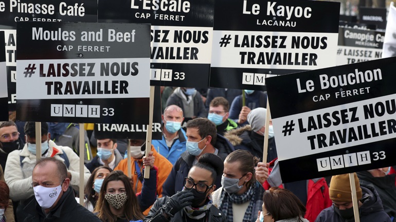 Parisi përfshihet nga protestat, ja cilat janë të drejtat që kërkohen