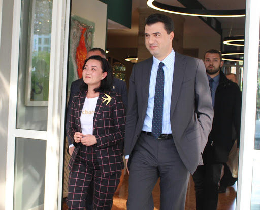 Basha në një takim jozyrtar me ambasadoren Yuri Kim. Çështja që mund të jetë duke u diskutuar