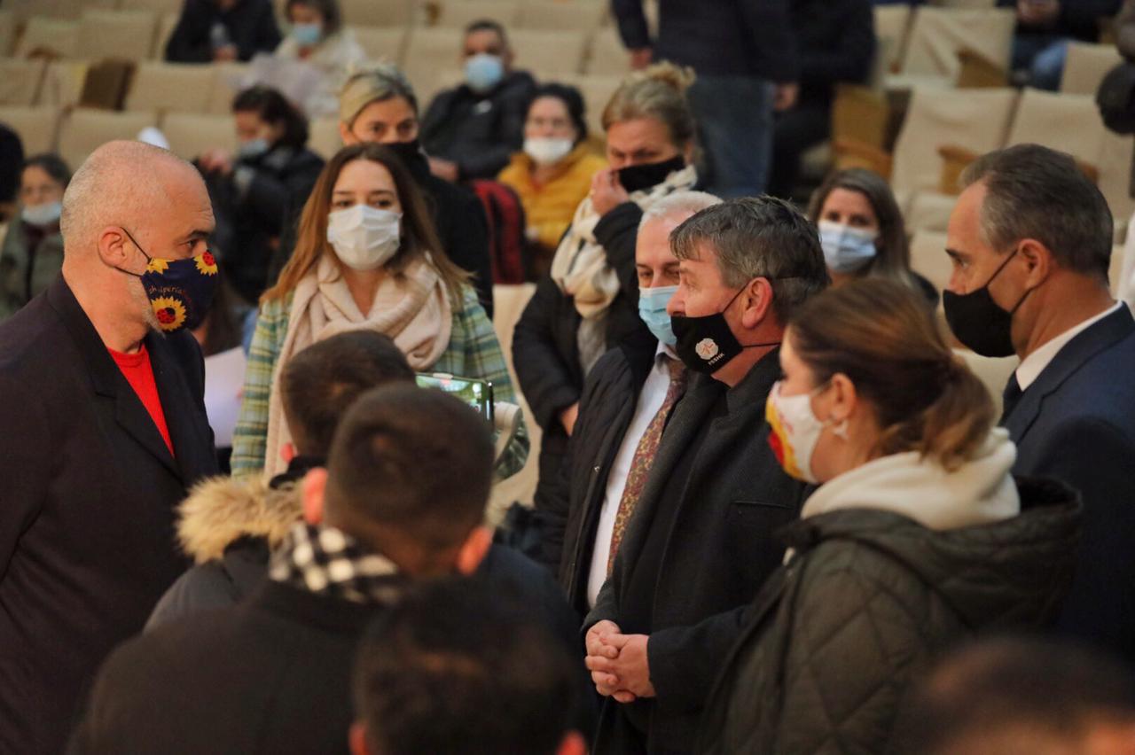 Vaksinohen 500 mjekë dhe infermierë të Kosovës