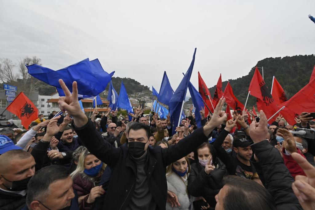 Basha në Berat, entusiazëm i madh në qytet, Basha: Ndryshimi kërkohet nga jugu në veri