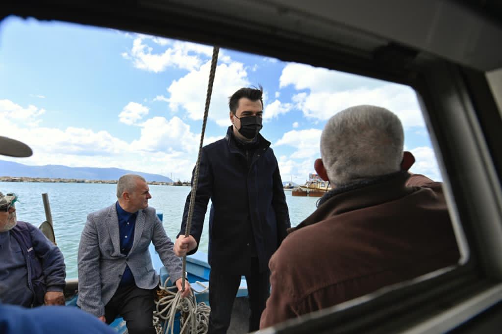 Peshkatari: Peshkimi në Vlorë është në pikë të hallit. Ne me pahir ushqehemi!