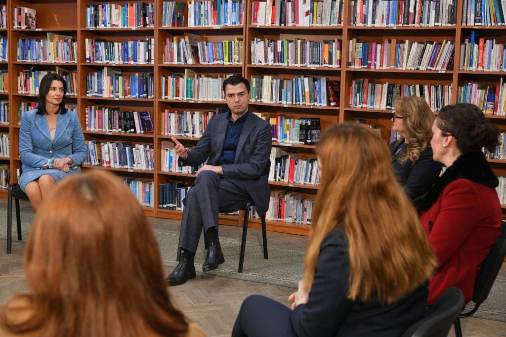 Basha në takim me profesionistë shkodranë: Nëse do të kishim mbështetje edhe nga qeveria…