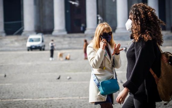 Italinë e zë serish tmerri nga koronavirusi, karantinë si para një viti deri më 6 prill