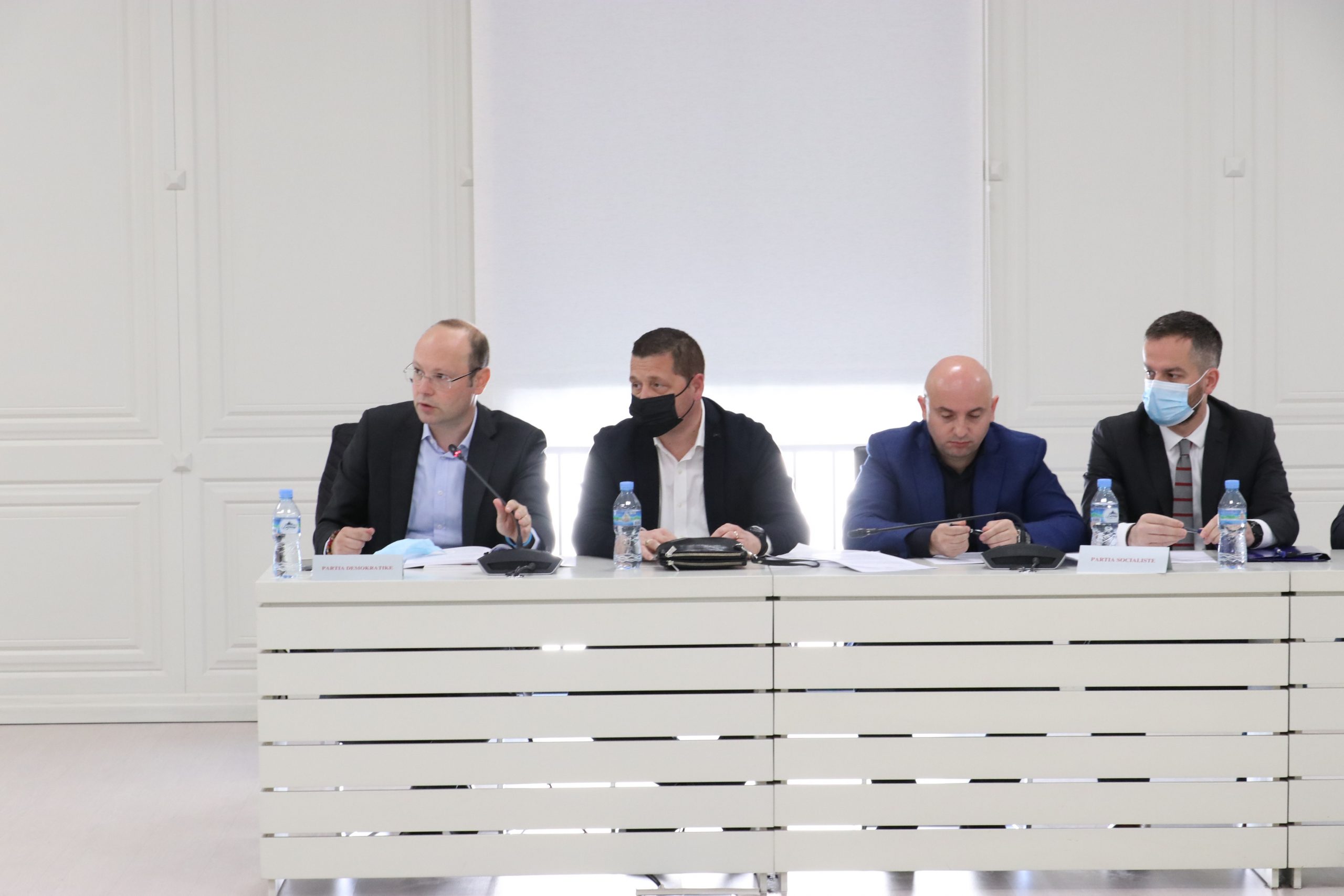 KAS në KQZ i zgjidh hallin Edi Ramës, heq emrat nga lista