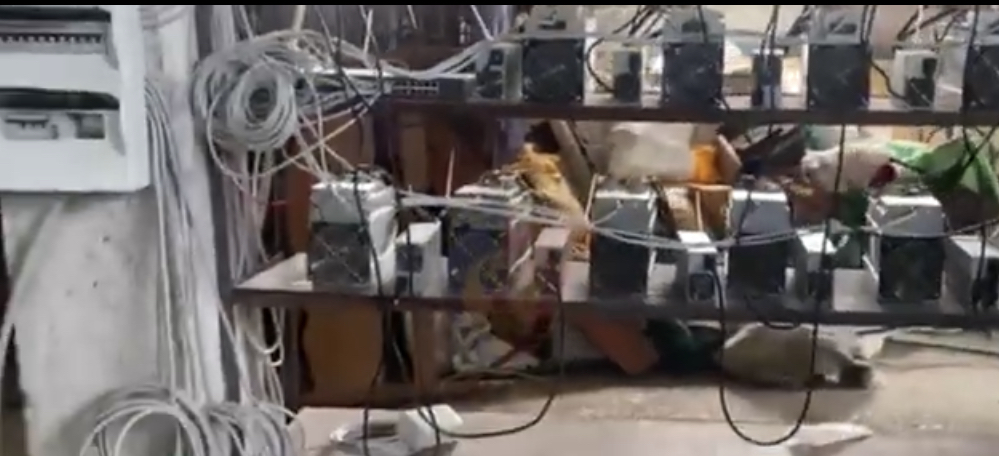 Punishte për kriptomonedha në Fier, policia zbulon rastësisht ‘fabrikën’ e rrallë